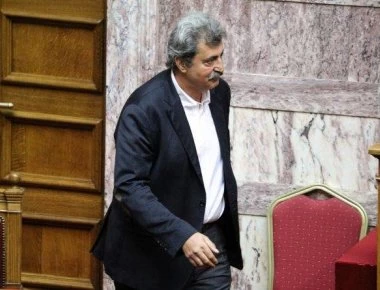 Σφακιά: Τις πρώτες βοήθειες έδωσε ο Π.Πολλάκης σε νεαρό που έπαθε επιληπτική κρίση